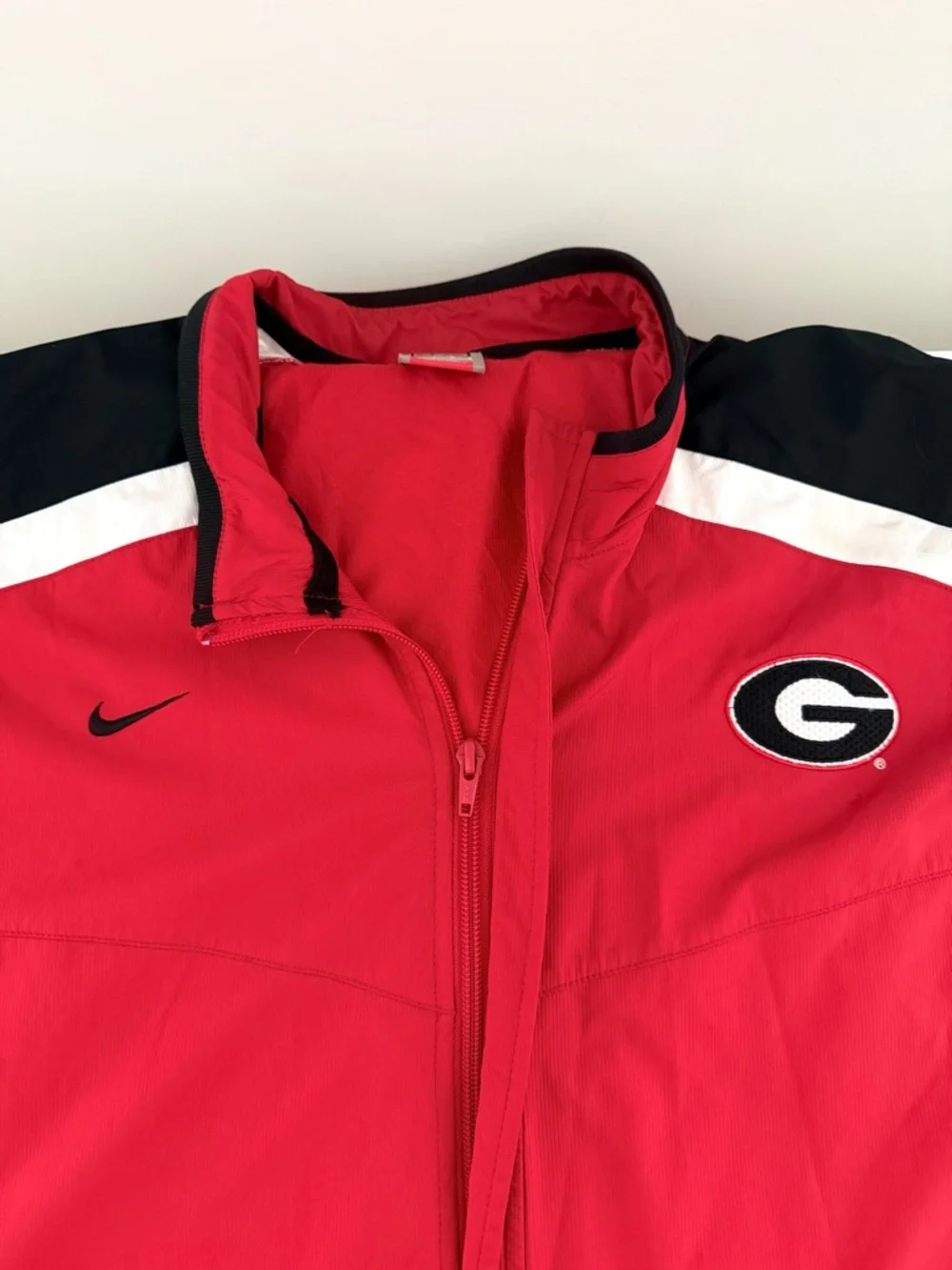 Nike Team Georgia Bulldogs Windbreaker Jacket Red Black Size L UGA Fit Storm